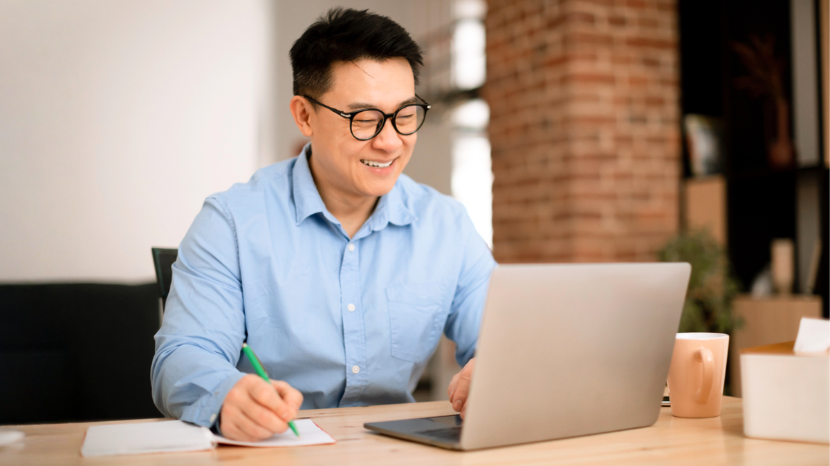 Texas real estate agent studying online for MLO license requirements and mortgage loan originator certification.