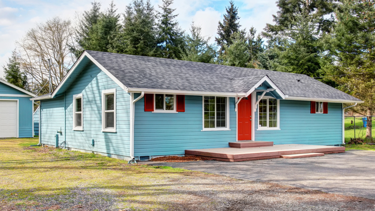 Maine foreclosure home with cash buyer options helping homeowners sell quickly and avoid financial distress.