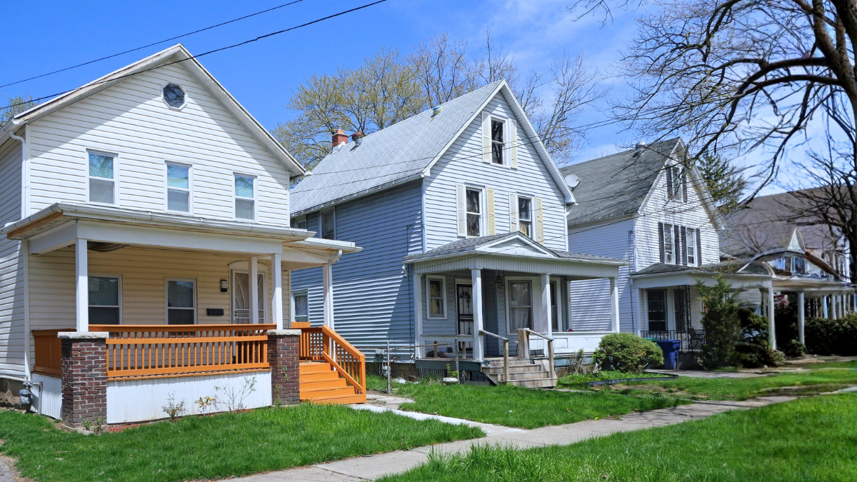 Warm real estate leads platform helps agents find motivated buyers for neighborhood homes in 2026.
