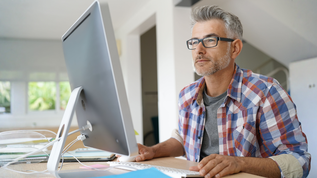 Vacation rental owner using email marketing software to increase bookings, guest communication, and repeat stays.