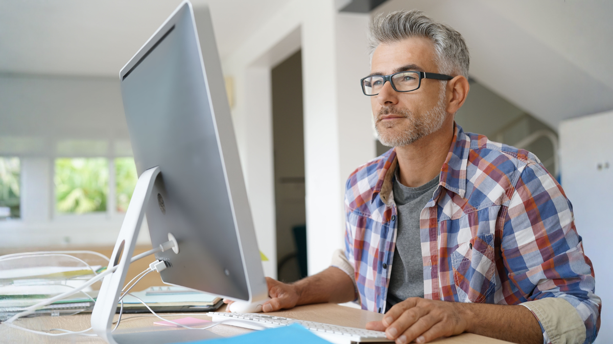 Vacation rental owner using email marketing software to increase bookings, guest communication, and repeat stays.