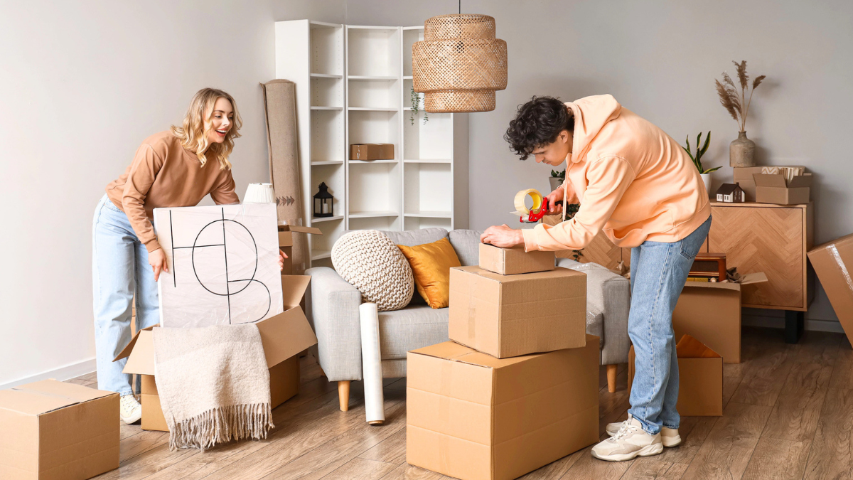 Eco-friendly moving boxes and reusable packing materials help renters cut waste during sustainable relocation planning.