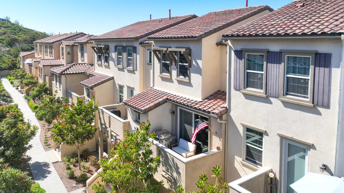 Rental property community with HOA-managed townhomes highlights rules investors should review before purchasing homes nearby.