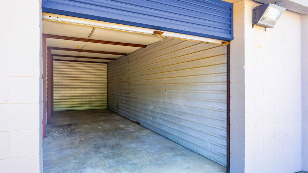 Off-site storage unit helps landlords stage rental properties, declutter spaces, and increase perceived value efficiently.