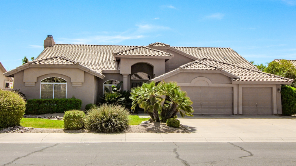 Phoenix homeowners preparing after closing should handle essential tasks before moving day into new home.