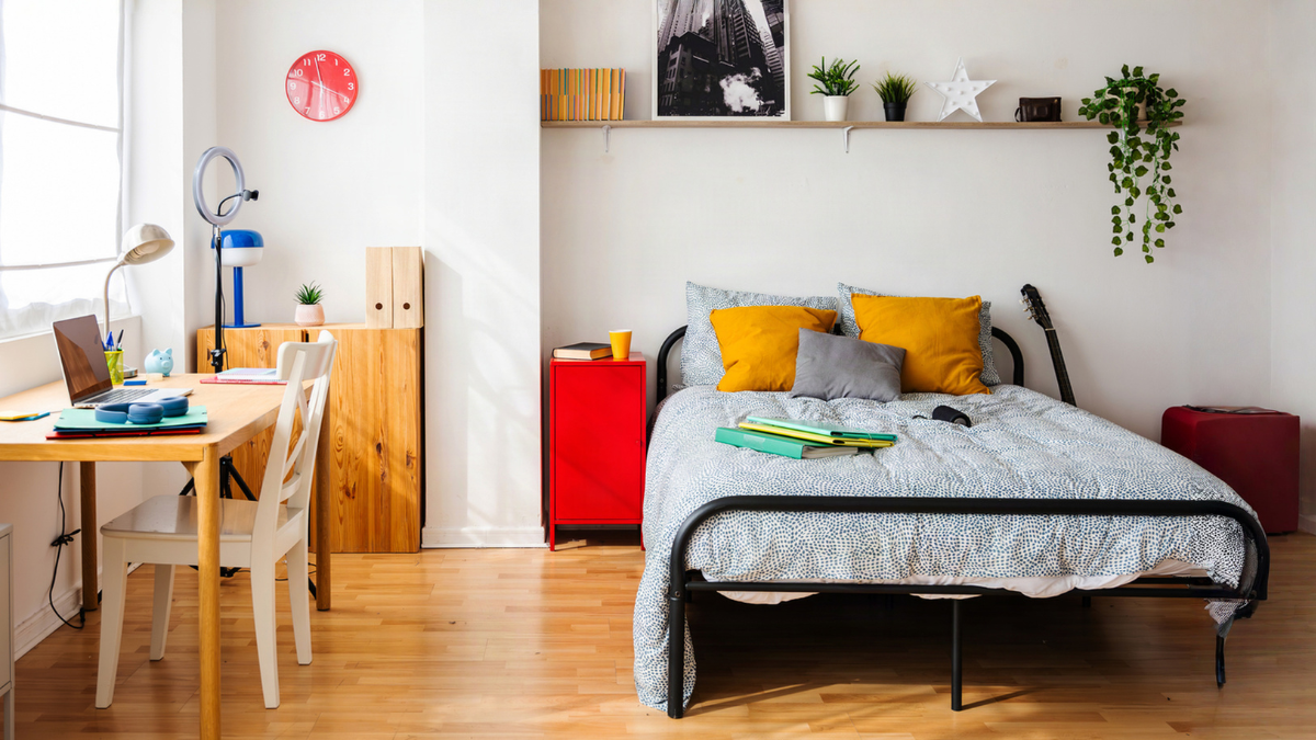 Student bedroom setup illustrates NYC housing costs, utilities, and budgeting strategies to avoid overpaying renters.