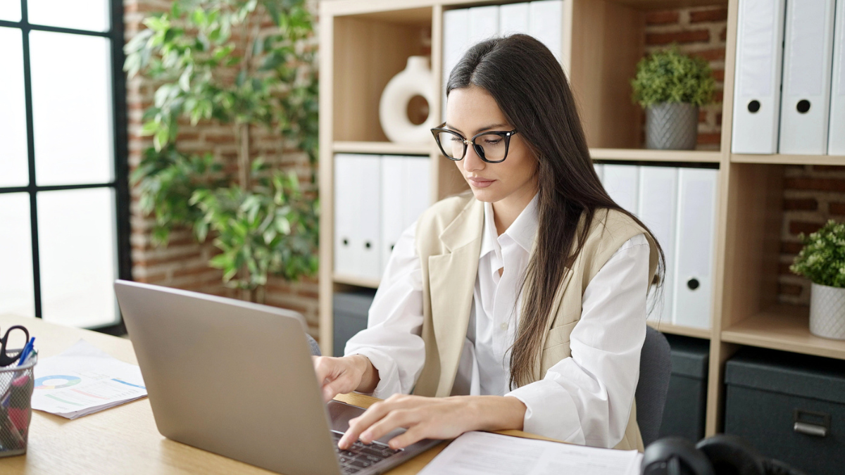 Landlord publishing personal injury content reviews communications best practices to reduce liability and protect tenants.